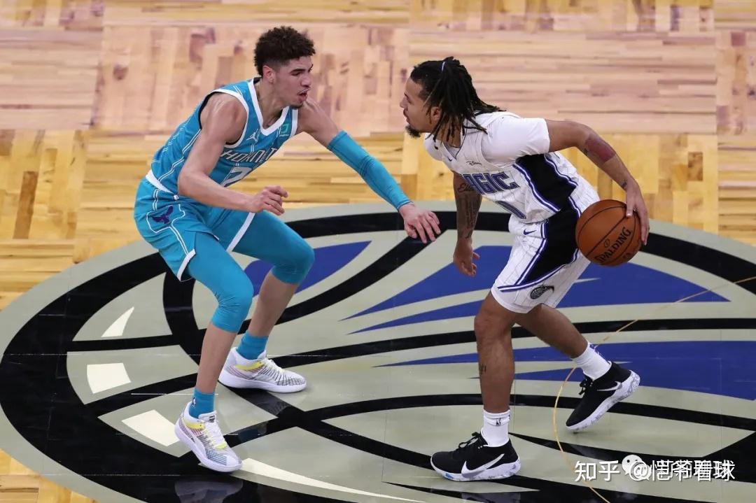 包含这也行？全场陷入疯狂关键时刻夏洛特黄蜂备战NBA常规赛，关键时刻阿贾克斯备战足总杯的词条